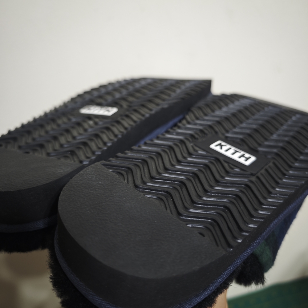 KITH Flannel Sherpa Slippers - Picture 3 of 5
